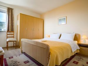 Ένα ή περισσότερα κρεβάτια σε δωμάτιο στο Apartment Silvana-3 by Interhome