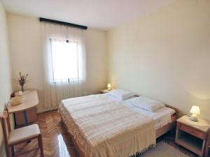 Postel nebo postele na pokoji v ubytování Holiday Home Mirta by Interhome