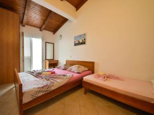 Postel nebo postele na pokoji v ubytování Apartment Zdenko-5 by Interhome