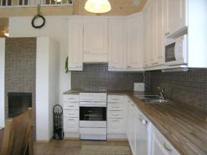 Kuchyň nebo kuchyňský kout v ubytování Holiday Home Talvikki by Interhome