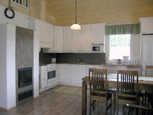 Kuchyň nebo kuchyňský kout v ubytování Holiday Home Talvikki by Interhome