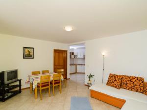 Posezení v ubytování Apartment Plavac Mali-5 by Interhome + 22 fotografií