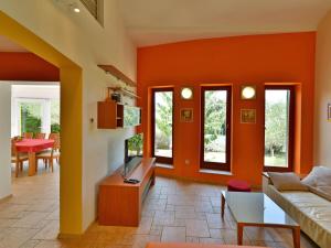 Kuchyň nebo kuchyňský kout v ubytování Villa Yellow House by Interhome + 26 fotografií