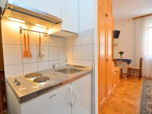 Kuchyň nebo kuchyňský kout v ubytování Apartment Milenko-1 by Interhome