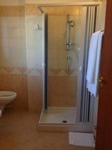 a bathroom with a shower and a toilet at Affittacamere Villa Brazzano in Scalea