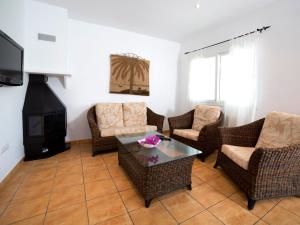 Część wypoczynkowa w obiekcie Holiday Home Junio by Interhome