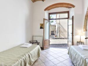 A bed or beds in a room at Apartment Chiantishire retreat-1 by Interhome