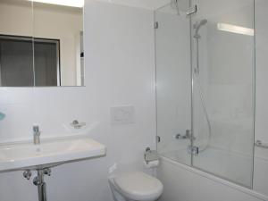 Koupelna v ubytování Apartment LaVille B-3-2 by Interhome
