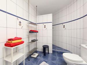 Kúpeľňa v ubytovaní Holiday Home Peces 3 by Interhome