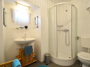 Ein Badezimmer in der Unterkunft Apartment Zvonko-1 by Interhome