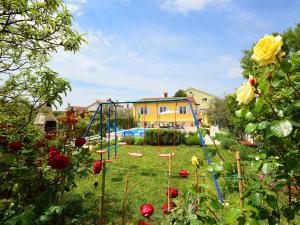Vonkajšia záhrada v ubytovaní Holiday Home Slavko by Interhome