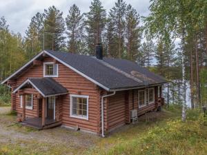 a log cabin in the middle of a forest at Holiday Home Mäntyrinne by Interhome in Ruottila
