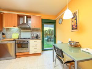 A kitchen or kitchenette at Holiday Home Vistamar by Interhome