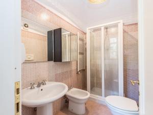 Kúpeľňa v ubytovaní Apartment Vatican Luxury Apt by Interhome
