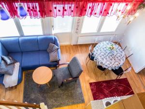 an overhead view of a living room with a blue couch and a table at Holiday Home Point vale 4 ap-3 by Interhome in Tahkovuori +8 photos