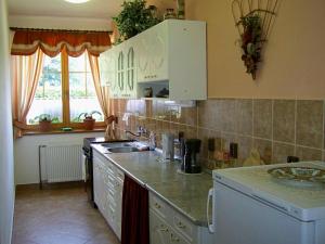 A kitchen or kitchenette at Pension B&B