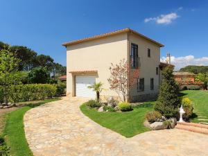 a house with a driveway in front of it at Holiday Home Marina by Interhome in Vidreres