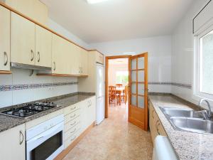 una cocina con armarios blancos y fregadero en Villa Villa Sant Jordi by Interhome, en Les tres Cales