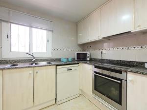 Kuchyň nebo kuchyňský kout v ubytování Holiday Home Diseminat by Interhome