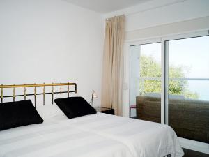 Voodi või voodid majutusasutuse Apartment La Roca-1 by Interhome toas