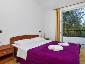 Posteľ alebo postele v izbe v ubytovaní Apartment Rubin-9 by Interhome