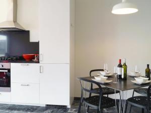 Kuchyňa alebo kuchynka v ubytovaní Apartment Plaza de las Flores by Interhome