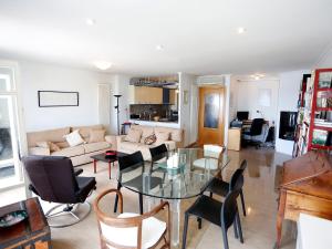 A seating area at Apartment Cambrils Port by Interhome