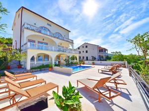 Bazén v ubytovaní Holiday Home Stana by Interhome alebo v jeho blízkosti