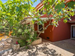 Vonkajšia záhrada v ubytovaní Holiday Home Istra by Interhome