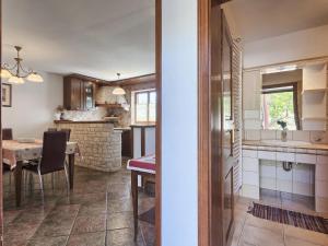 Kuchyňa alebo kuchynka v ubytovaní Holiday Home Istra by Interhome