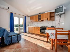 Kuchyň nebo kuchyňský kout v ubytování Apartment Hilde Blue-1 by Interhome