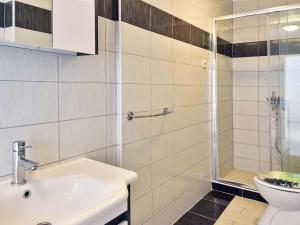 Kúpeľňa v ubytovaní Holiday Home Stana by Interhome