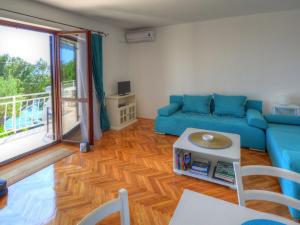 Area tempat duduk di Apartment Bojana by Interhome