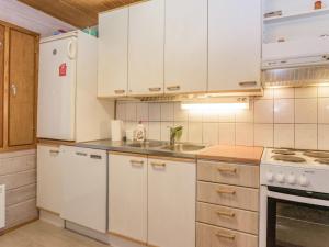 A kitchen or kitchenette at Holiday Home Iltarusko by Interhome