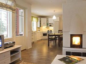 Η κουζίνα ή μικρή κουζίνα στο Holiday Home Villa kuotaa by Interhome +17 φωτογραφίες