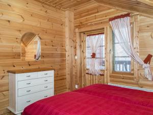 Tempat tidur dalam kamar di Holiday Home Kuerkartano 2-sulo by Interhome