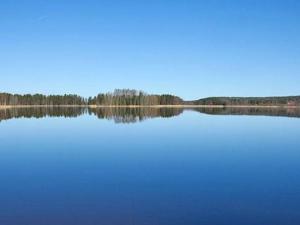 PätiäläにあるHoliday Home Rinnekämppä by Interhomeの背景の大水
