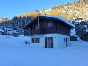 Chalet Chalet Castor by Interhome v zimě