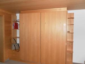 um grande armário de madeira num quarto em Apartment Kronenplatz 6 # 2 by Interhome em Lenk
