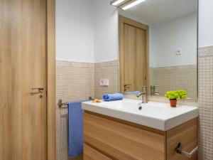 Koupelna v ubytování Apartment Carihuela Playa-2 by Interhome