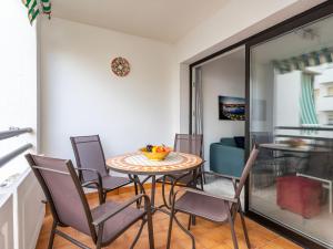 TV a/nebo společenská místnost v ubytování Apartment Carihuela Playa-2 by Interhome