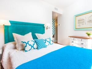 Posteľ alebo postele v izbe v ubytovaní Villa Zurbarán by the Sea by Interhome