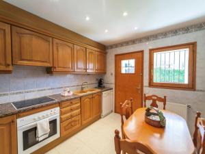 Kuchyňa alebo kuchynka v ubytovaní Holiday Home Miro by Interhome
