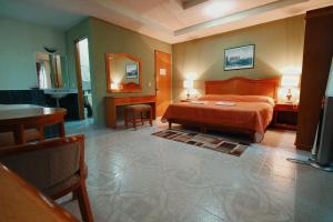 Postel nebo postele na pokoji v ubytování HOTEL EL CONQUISTADOR MONARCA.