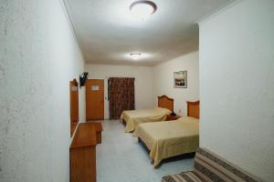 Postel nebo postele na pokoji v ubytování HOTEL EL CONQUISTADOR MONARCA.