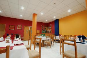 Restaurace v ubytování HOTEL EL CONQUISTADOR MONARCA.