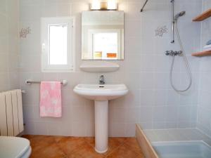 Ein Badezimmer in der Unterkunft Villa Amber by Interhome