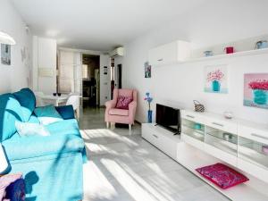 Μια τηλεόραση ή/και κέντρο ψυχαγωγίας στο Apartment Élegance by Interhome
