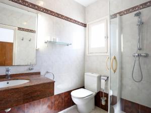 Kúpeľňa v ubytovaní Holiday Home El Dorada Playa by Interhome