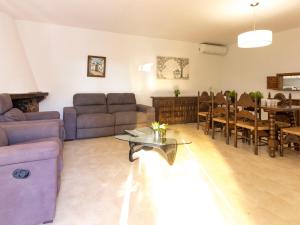 Posedenie v ubytovaní Holiday Home El Dorada Playa by Interhome